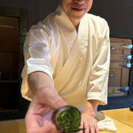 鮨 三心 - 名物・ハーブ巻きと大将の眩しい笑顔( *´﹀` *)