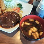 にゅうとん - 味噌汁も付く！赤味噌で美味しい