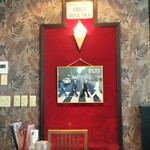 にゅうとん - アビーロードのポスターに静かに流れるビートルズ