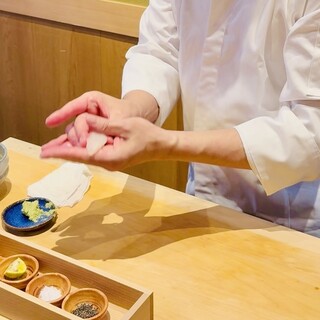 夜の部限定【大将が握るおまかせ鮨コース】始まりました。