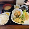 苫都 - この日の日替わりランチ800円。イワシの南蛮漬けとニラ玉