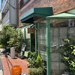 フォレストカフェ - 神宮前駅東口から東へ進んだ先