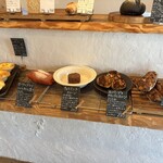 天然こうぼぱん とことこ - 独創的なパン達の様子(^з^)-☆