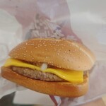 マクドナルド - 四角いバンズが特徴です