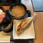 海鮮丼 佐政 - アジの干物。