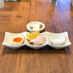 麺創房LEO - ・昆布水のつけそば 1,380円/税込
(名古屋コーチン 半玉付き)