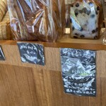 TOAST - 陳列棚の品々