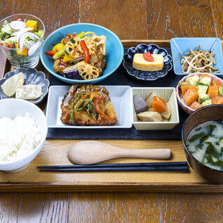 こんなの食べたかった！の定食が充実☆