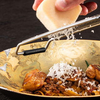 国内外での多彩な経験に裏打ちされた、辻智一シェフの料理