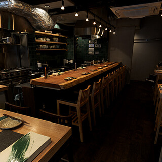 モダンな雰囲気が魅力の少人数向け焼き鳥店◆デート・女子会も◎