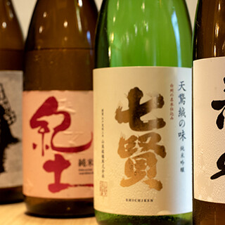 唎酒師が厳選した自慢の日本酒や、幅広い海外ワインをご用意◎