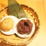 Purachina Ya - 京丹波黒豆の塩おはぎと、お多福豆と胡麻のおはぎ