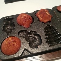 オマージュ - 焼き立ての人形焼きフィナンシェ。