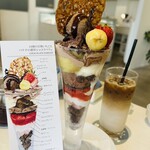 ホシ フルーツ - 14層の甘熟いちごとバナナの濃厚ショコラパフェ 1100円