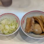 蒙古タンメン中本 - トッピングのネギと、メチャアジ