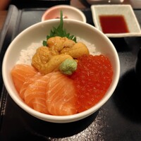 函館うに むらかみ 日本生命札幌ビル店 - 三色丼