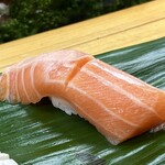 亀庄寿司 - サーモン