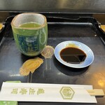 亀庄寿司 - 卓上