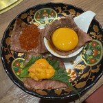 うし讃 - 卵黄ごと食べた方がいいのか、卵黄つぶしてか　好みが分かれました。　うまっ