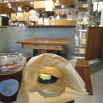 Marunouchi Happ. Stand & Gallery - モーニングセットと店内