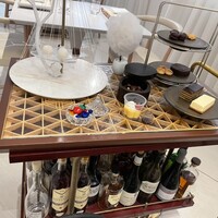 レミニセンス - お茶菓子のワゴン…駄菓子を手作りしたとの事で、きのこの山やプッチンプリンがありました。