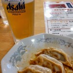 東京五十番 - 味噌炒めの残りの汁に餃子を入れて❣