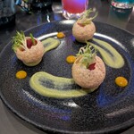 Space 220 Restaurant - 料理写真:NEPTUNA TARTARE
