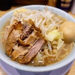 豚と脂。 - 味玉中、ヤサイニンニク少なめ