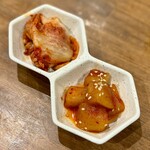 炭火焼肉ホルモンさわいし - キムチ・カクテキ