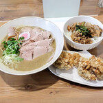 ANTI NOODLE - 鶏煮込み醤油チャーシュー、豚飯-甘醤油、唐揚げ（2022.3）