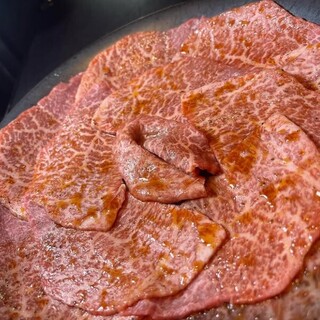 大切な接待や記念日に、五感で味わう至高の焼肉ディナーを