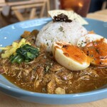 카페 네코당고 - 무수 치킨 카레 + 달걀 아차르