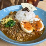 카페 네코당고 - 무수 치킨 카레 + 달걀 아차르