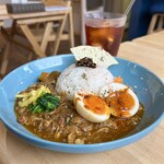 카페 네코당고 - 무수 치킨 카레 + 달걀 아차르