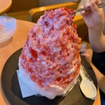 グリーンマートカフェ - 来た瞬間食べるやつ。イチゴゴロゴロです♡