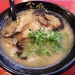 金の豚 - 黒ラーメン