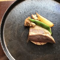 MAIN DINING by THE HOUSE OF PACIFIC - テルエル豚 龍の卵 アフミカータソース(2)