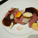 The Arts Fusion - 肉／ばらの庭から見た鴨《ばらの庭から見た家》