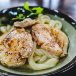 ヨコクラうどん - 鶏チャー葱炙油うどん