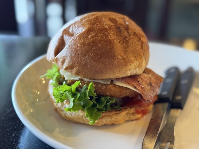 淡路島バーガー専門店 SHIMAUMA BUGAR 箕面店 （シマウマ