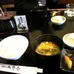 越後とんかつ人参亭 - お味噌汁、お豆腐、漬物