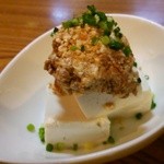 居酒屋 兀突骨 - 豆腐に謎のトッピング