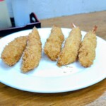 キッチン よろずや - エビフライ食べ放題定食の追加2回目のエビフライ5本