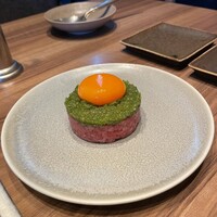焼肉うしごろ 新宿三丁目店 - 青唐辛子とユッケ