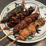 うなぎ小鐵 - 左から　ひれ　きも　ばら身　串巻き