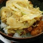 割烹 初洋 - カツ丼アップ