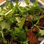 焼鳥 今井 - 〆の焼き鳥丼にはコリアンダーをかけています