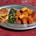 味楽苑 - キムチ盛り合わせ900円