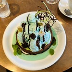 カフェ アクイーユ 恵比寿店 - チョコミントパンケーキ スタンダードサイズ 1,848円
