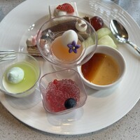 オチェーアノ - デザートは絶品。特にリーナベルとプリンとダッフィチョコケーキ